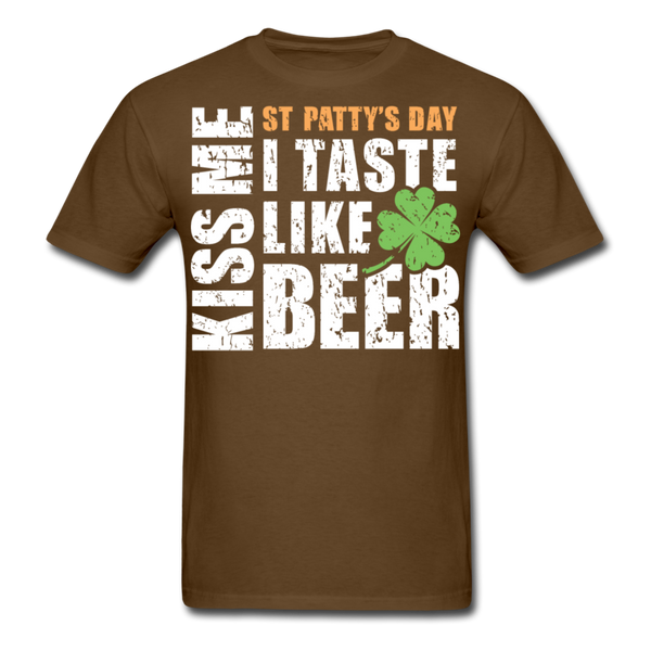 St Patty's Day Kiss Me I Taste Like Beer Men's Classic T-Shirt - brown