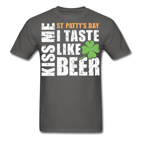 St Patty's Day Kiss Me I Taste Like Beer Men's Classic T-Shirt - charcoal