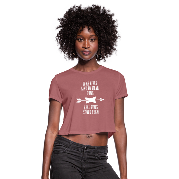 Some Girls Like To Wear Bows Real Girls Shoot Them Women's Cropped T-Shirt - mauve
