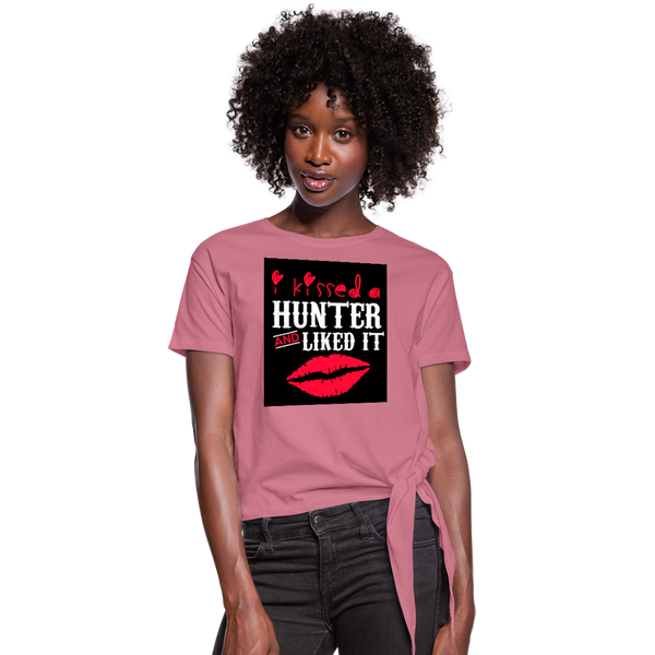 I Kissed A Hunter & Liked It Women's Knotted T-Shirt - mauve